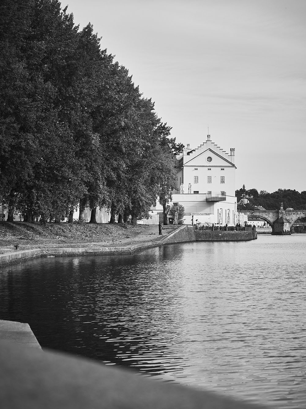 Kampa-PA046111-bw