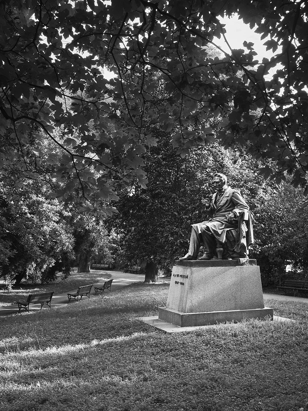 KarlovoNamesti-P8181961-bw