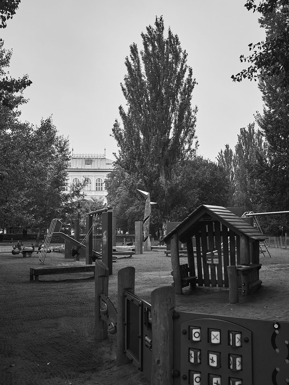 SlovanskyOstrov-PA207611-bw